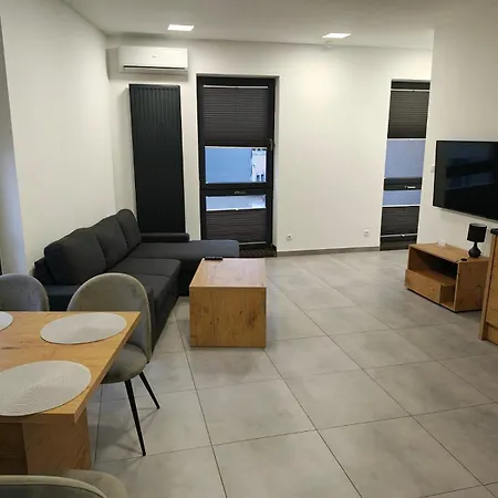 Apartment Dworcowa 45 *